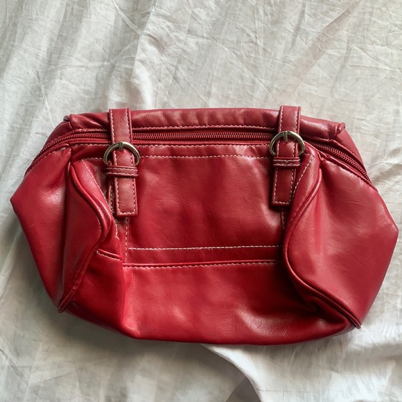red faux leather bag - Picture 2 of 9